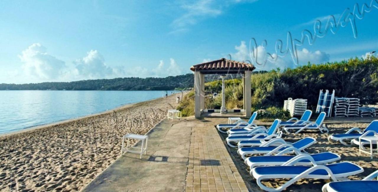 Magnifique Parc De La Presqu'Ile Avec Piscine Et Plage Face A Porquerolles ! Hyeres Ngoại thất bức ảnh